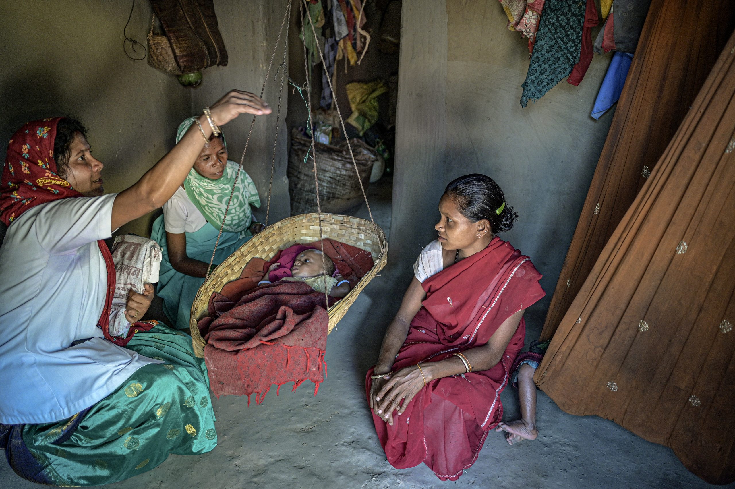 Health workers speak to Sita about how to protect her infant from malaria through the use of an insecticide-treated net. In recent years, India has made impressive gains in reducing its malaria burden, with cases dropping by more than 40% between 2015 and 2021. Most of the remaining cases are concentrated among tribal populations living in rural areas. This photo set describes efforts by local health workers to reach people at risk of malaria in remote areas of Chhattisgarh, a state that accounts for nearly one fifth of the countrys malaria burden. Related: https://www.who.int/news-room/photo-story/photo-story-detail/reaching-people-at-risk-of-malaria-in-remote-areas-of-Chhattisgarh-india